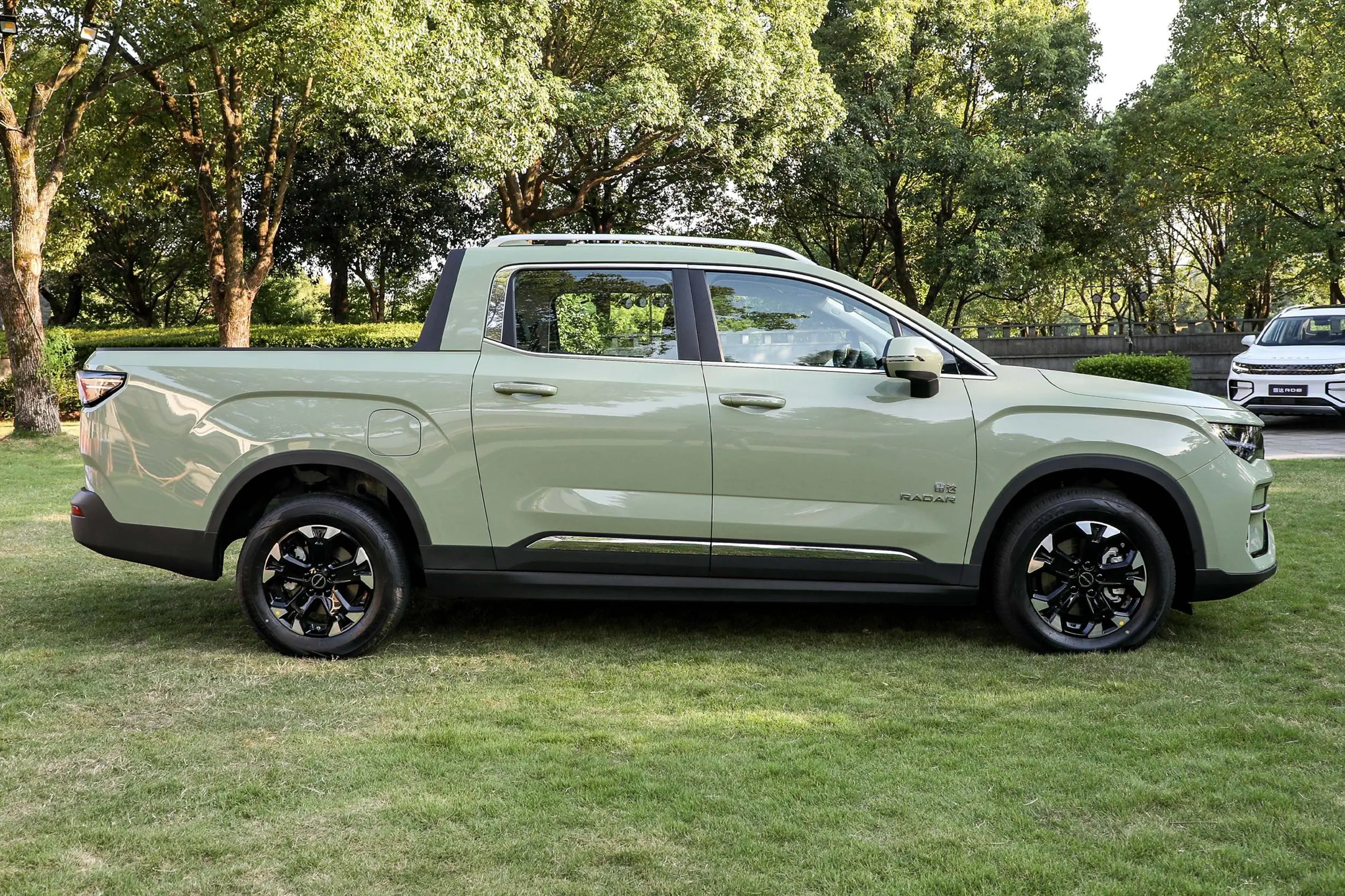 Geely Radar RD6 — Side View